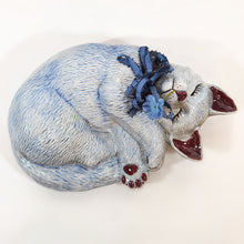 Cargar imagen en el visor de la galería, Antigua Figura Gatito Durmiendo Moño Vintage 80s Azul Retro
