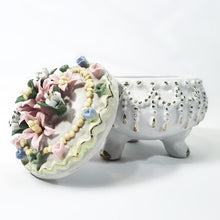 Cargar imagen en el visor de la galería, Antigua Caja Alhajera Porcelana Flores Caja Joyero Vintage