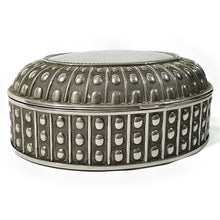 Cargar imagen en el visor de la galería, Antigua Caja Alhajera Plateada Vintage Terciopelo Azul 1 Kg