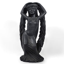 Cargar imagen en el visor de la galería, Figura Colección Coco Joe's Hawaiian Resina de Lava 27 cm