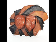 Cargar y reproducir el video en el visor de la galería, Antigua Máscara Cuero Rostros Escultura Tribal Pared Grande