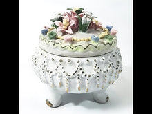 Cargar y reproducir el video en el visor de la galería, Antigua Caja Alhajera Porcelana Flores Caja Joyero Vintage