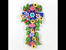 Cargar y reproducir el video en el visor de la galería, Artesanía Cruz de Barro Policromado Souvenir Usado 2003