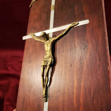 Cargar imagen en el visor de la galería, Figura Recuadro Antiguo con Cristo en baño de oro