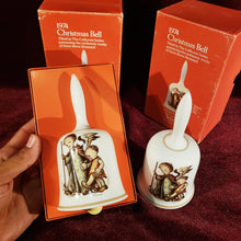 Cargar imagen en el visor de la galería, Par Campanas Navidad Coleccionables 1974, Berta Hummel