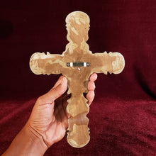 Cargar imagen en el visor de la galería, Cruz Estilo Antiguo Coleccionable, de pasta de resina