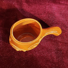 Cargar imagen en el visor de la galería, Viejo recipiente vintage taza con mango