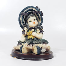 Cargar imagen en el visor de la galería, Antigua Figura de Niña estilo Victoriano, de Pasta de Resina
