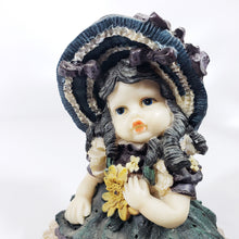 Cargar imagen en el visor de la galería, Antigua Figura de Niña estilo Victoriano, de Pasta de Resina