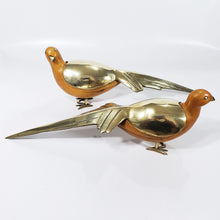 Cargar imagen en el visor de la galería, Antigua Pareja De Aves De Bronce Y Madera, Coleccionables