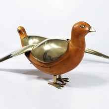 Cargar imagen en el visor de la galería, Antigua Pareja De Aves De Bronce Y Madera, Coleccionables