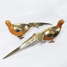 Cargar imagen en el visor de la galería, Antigua Pareja De Aves De Bronce Y Madera, Coleccionables