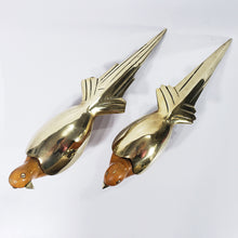 Cargar imagen en el visor de la galería, Antigua Pareja De Aves De Bronce Y Madera, Coleccionables