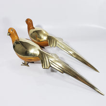 Cargar imagen en el visor de la galería, Antigua Pareja De Aves De Bronce Y Madera, Coleccionables