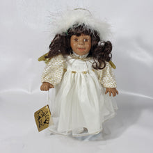 Cargar imagen en el visor de la galería, Muñeca Ángel Afroamericano De Porcelana Vintage
