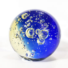 Cargar imagen en el visor de la galería, Esfera de Cristal con Burbujas, Bola Cristal Relajante, 6.8 kg