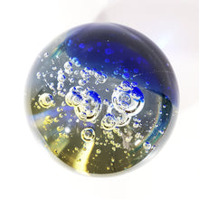 Cargar imagen en el visor de la galería, Esfera de Cristal con Burbujas, Bola Cristal Relajante, 6.8 kg