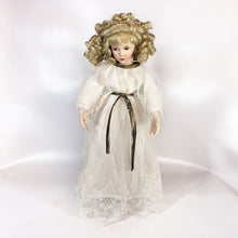 Cargar imagen en el visor de la galería, Muñeca Fina Coleccionable de Porcelana Ashton Drake Galleries