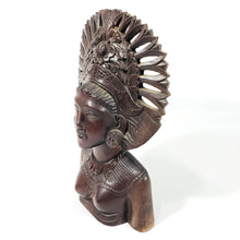 Cargar imagen en el visor de la galería, Figura Madera Tallada Balinesa Dama Tradicional Indonesia