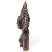 Cargar imagen en el visor de la galería, Figura Madera Tallada Balinesa Dama Tradicional Indonesia