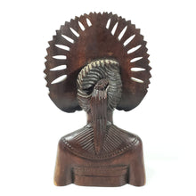 Cargar imagen en el visor de la galería, Figura Madera Tallada Balinesa Dama Tradicional Indonesia