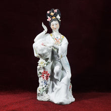 Cargar imagen en el visor de la galería, Antigua Figura Escultura Porcelana Geisha Japonesa en Roca