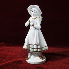 Cargar imagen en el visor de la galería, Antigua Figura Porcelana Campesina Flores Montefiori Collection