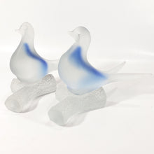 Cargar imagen en el visor de la galería, Par Esculturas Figura Pareja Palomas Cristal Frosted Opacado