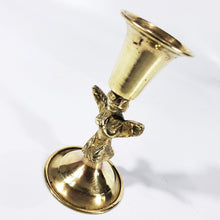 Cargar imagen en el visor de la galería, Antiguo Portavelas Querubín Bronce Pequeño Candelabro Vintage