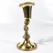 Cargar imagen en el visor de la galería, Antiguo Portavelas Querubín Bronce Pequeño Candelabro Vintage