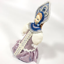Cargar imagen en el visor de la galería, Coleccionable Souvenir Muñeca Rusa Traje Típico Kokoshnik