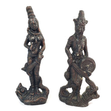 Cargar imagen en el visor de la galería, Par Figuras Antiguas Guerreros Orientales sobre Pez Dragón