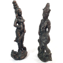 Cargar imagen en el visor de la galería, Par Figuras Antiguas Guerreros Orientales sobre Pez Dragón