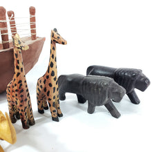 Cargar imagen en el visor de la galería, Figura Escultura Vintage Arca de Noé Animales Tallada en Madera