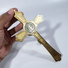 Cargar imagen en el visor de la galería, Crucifijo Medalla San Benito Dorado Plateado Vintage 19 cm Italiano