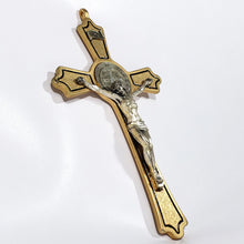 Cargar imagen en el visor de la galería, Crucifijo Medalla San Benito Dorado Plateado Vintage 19 cm Italiano