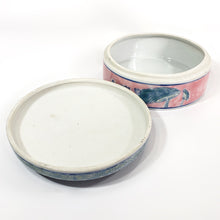 Cargar imagen en el visor de la galería, Alhajero o Galletero Antiguo Asiático de Porcelana Decorado a Mano