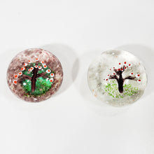 Cargar imagen en el visor de la galería, Par Pisapapeles Vintage Cristal Murano Árboles Hechos a Mano