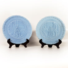 Cargar imagen en el visor de la galería, Antiguos Par Platos Fenton Cristal Celeste Federation Womens Clubs