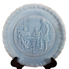 Cargar imagen en el visor de la galería, Antiguos Par Platos Fenton Cristal Celeste Federation Womens Clubs