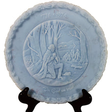 Cargar imagen en el visor de la galería, Antiguos Par Platos Fenton Cristal Celeste Federation Womens Clubs