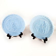 Cargar imagen en el visor de la galería, Antiguos Par Platos Fenton Cristal Celeste Federation Womens Clubs