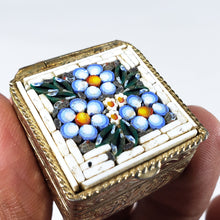 Cargar imagen en el visor de la galería, Antigua Caja Italiana Latón con Decenario Rosas Metal Vintage