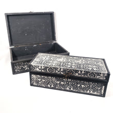 Cargar imagen en el visor de la galería, Par de Cofres, Baúles o Cajas Artesanales con Cubierta de Repujado