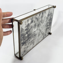 Cargar imagen en el visor de la galería, Caja Alhajera Artesanal Vintage Vidrio Esmerilado Latón Espejo
