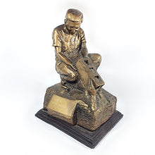 Cargar imagen en el visor de la galería, Antigua Escultura "El Constructor" Resina Artista Héctor Rodríguez