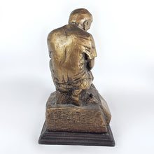 Cargar imagen en el visor de la galería, Antigua Escultura "El Constructor" Resina Artista Héctor Rodríguez