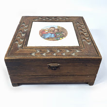Cargar imagen en el visor de la galería, Antigua Caja Coleccionable Madera Tallada Mosaico Campesinos