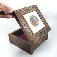 Cargar imagen en el visor de la galería, Antigua Caja Coleccionable Madera Tallada Mosaico Campesinos