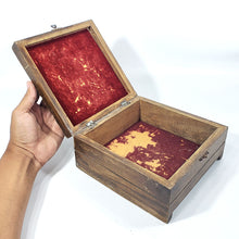 Cargar imagen en el visor de la galería, Antigua Caja Coleccionable Madera Tallada Mosaico Campesinos